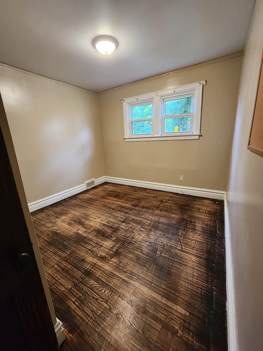 Building Photo - 104 Foster Ave #1