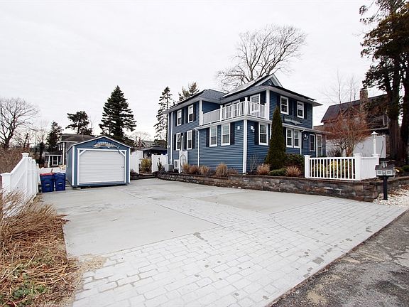 3rd image of 19 Maple St