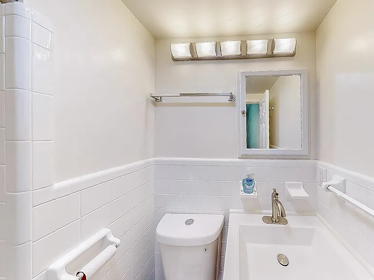 This is the primary room private bathroom