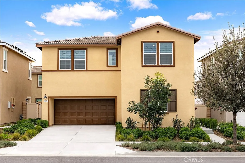 4 bed, 2365 sqft, $4,000 — Photo 1