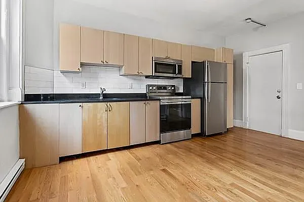 12-14 Lyndhurst St #1F — Photo 3