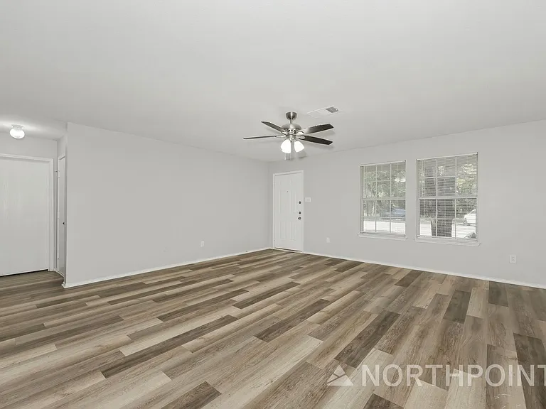 3075 Saint Nicholas Dr — Photo 2
