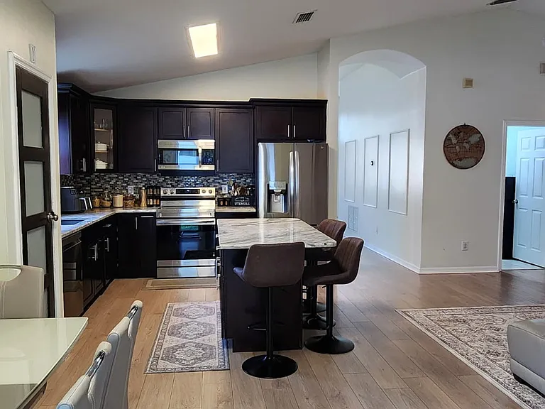 530 Wellesly St — Photo 1