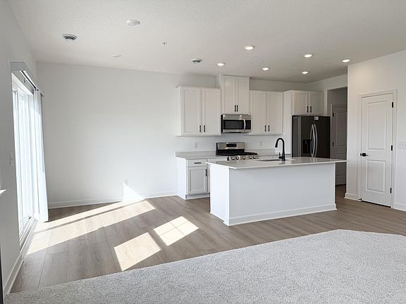 5th image of 10529 Harbor Ln N