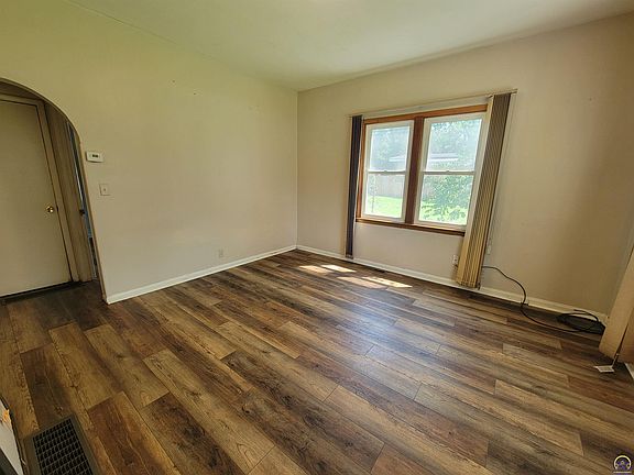 2nd image of 500 SE Rodgers St