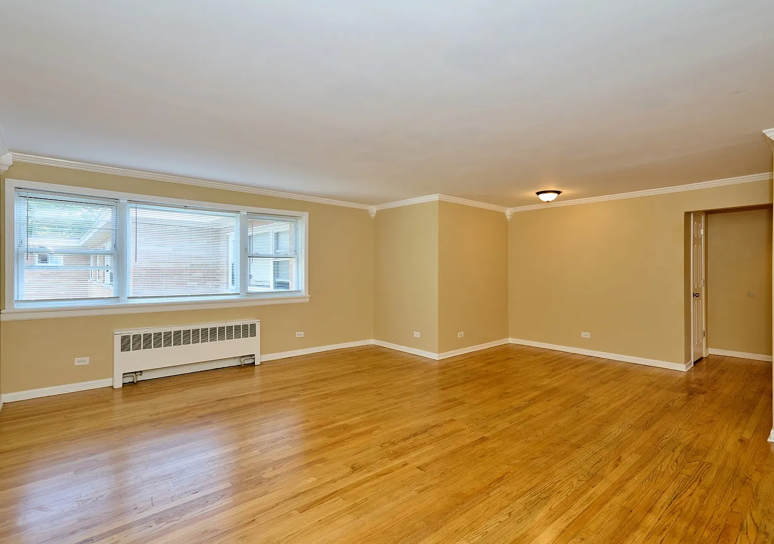 2 bed, 1200 sqft, $1,750 — Photo 2