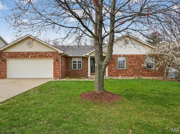 307 Longview Dr, Columbia, IL 62236