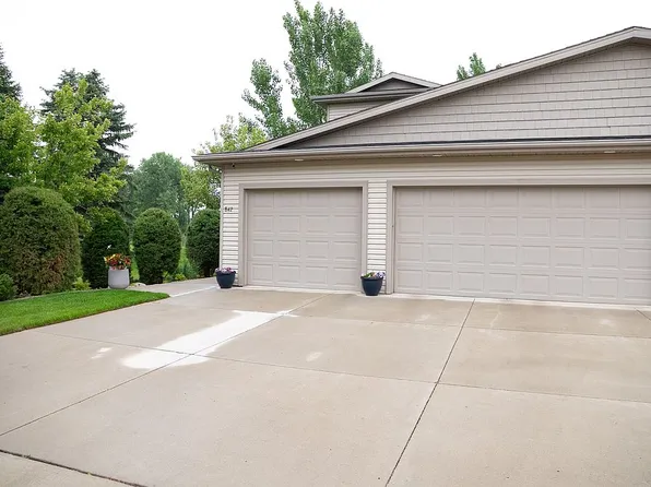 842 Mayflower Dr, Bismarck, ND 58504