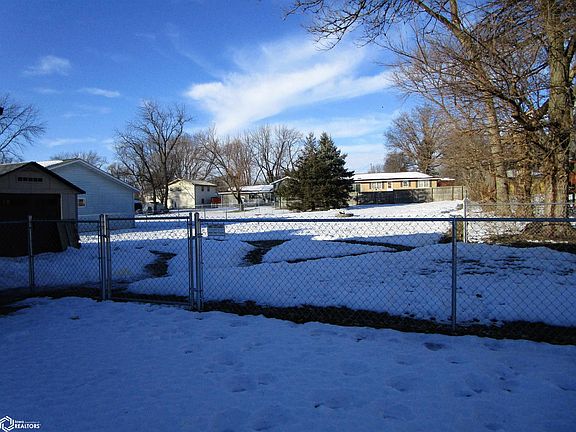 5th image of 928 Woodland Ave