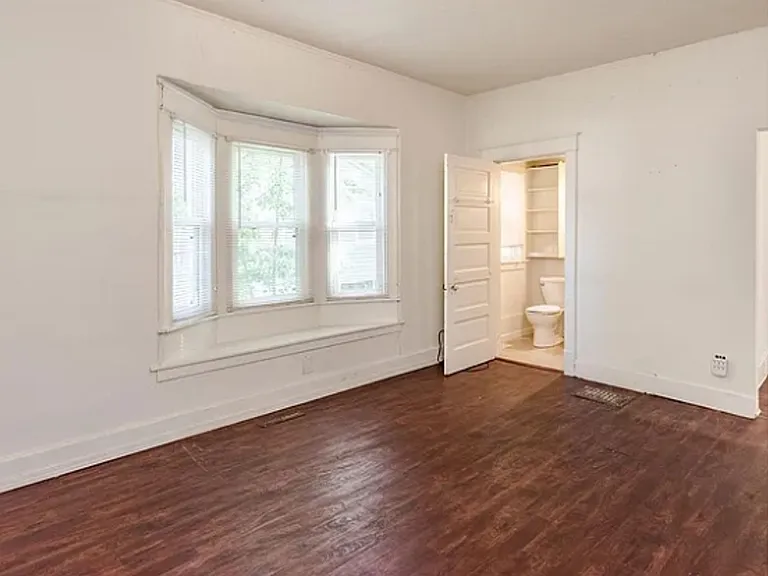 213 Waugh St — Photo 3