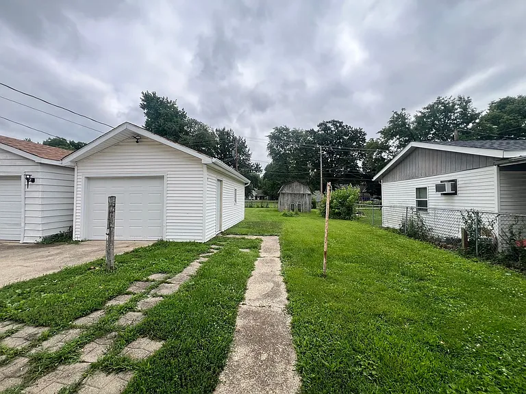 1030 N Macarthur Blvd — Photo 14