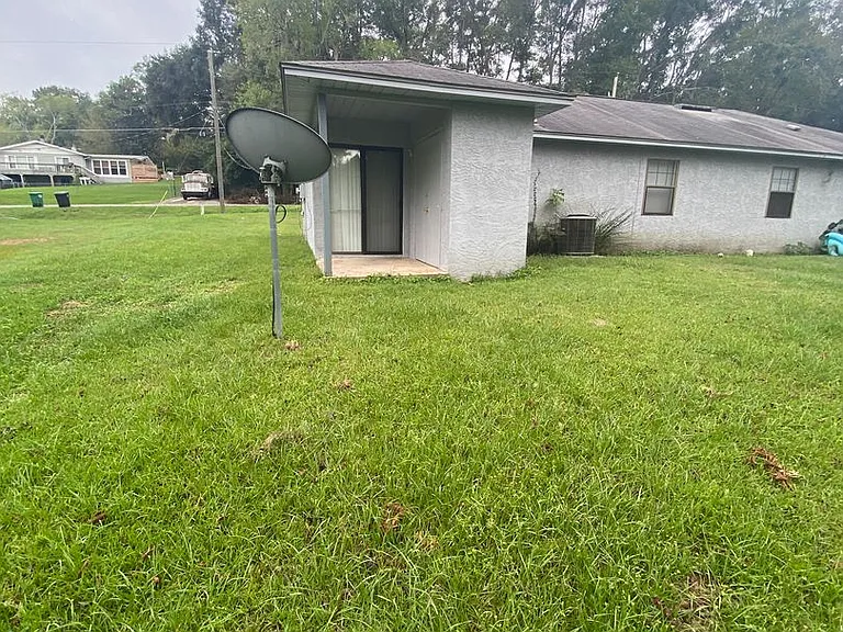 1330 Fuller Rd — Photo 3
