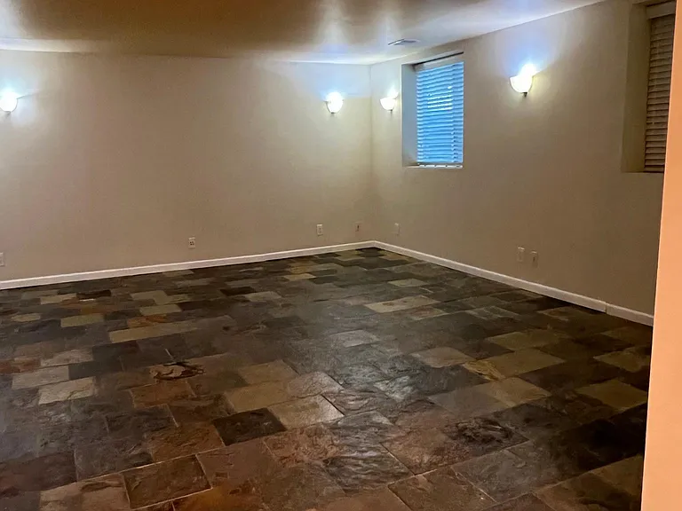 Castleguard Ct — Photo 8