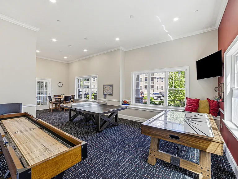 320 Middlesex Ave #D208 — Photo 31