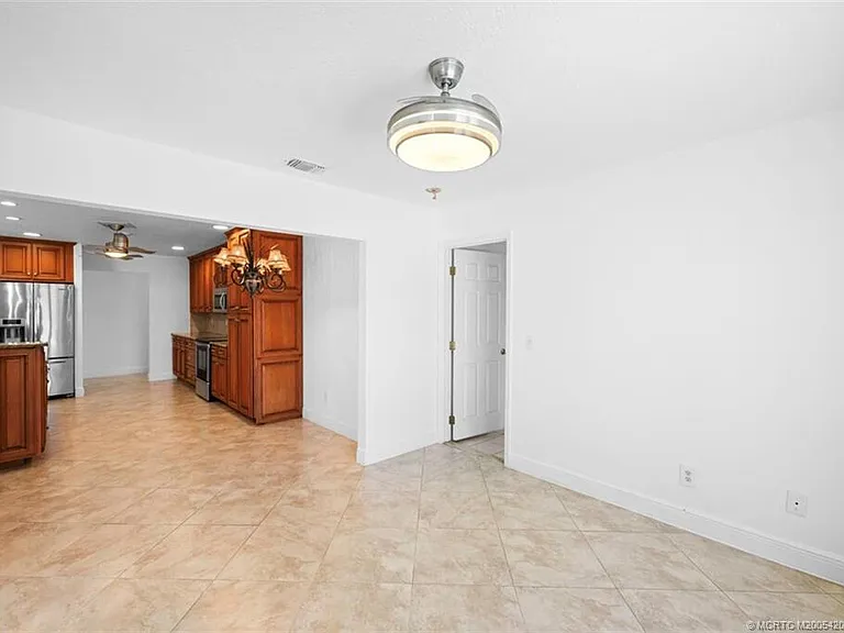 3074 NE Loquat Ln — Photo 22