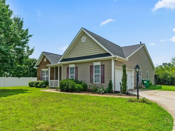 105 Derby Dr, King, NC 27021