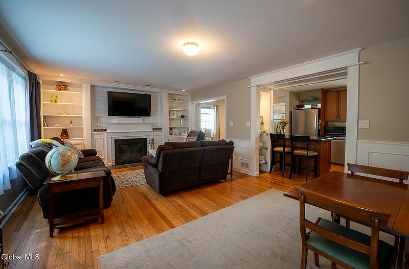 5th image of 24 Greenleaf Drive