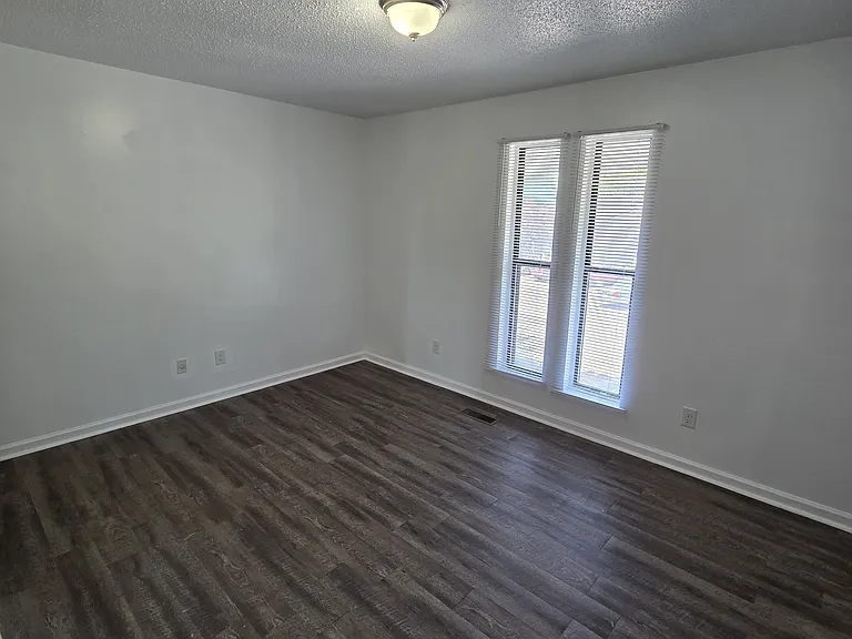 3757 Heathrow Dr — Photo 38