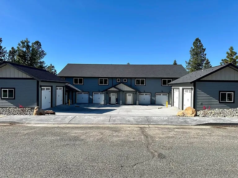 1827 Grant Rd — Photo 2