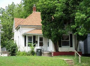 1112 W 5th St, Waterloo, IA 50702