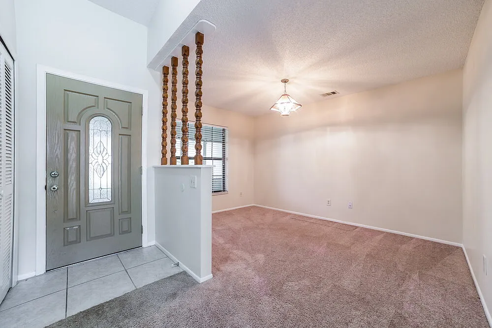 3 bed, 2.0 bath, 1409 sqft, $2,385 — Photo 2