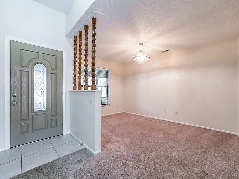 1029 Wainright Dr — Photo 2