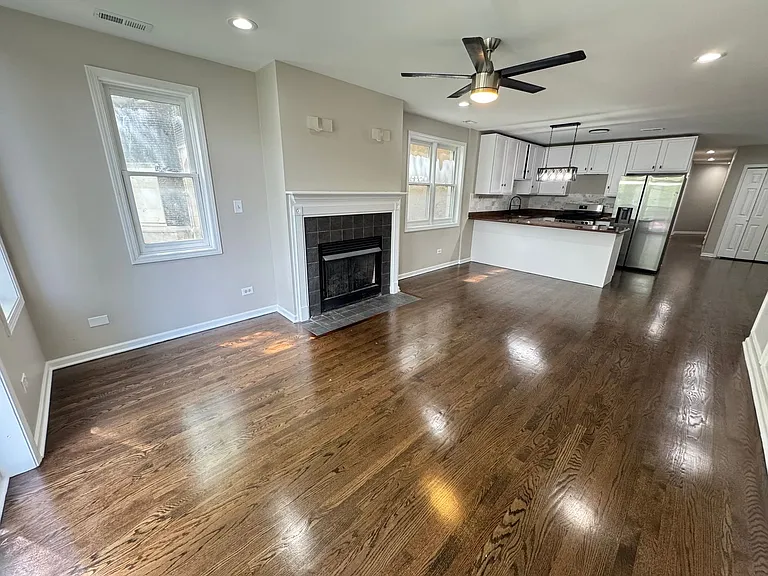 5438 S Indiana Ave — Photo 3