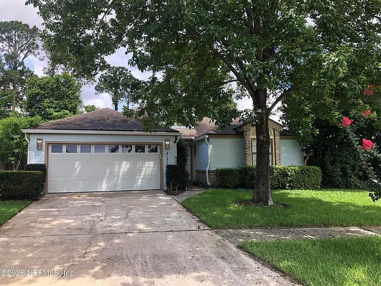 8150 Loch Lomond Ln — Photo 1