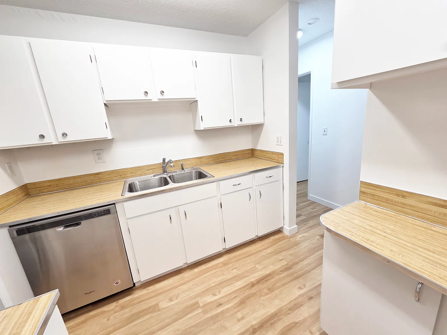 3 bed, 1020 sqft, $1,750 — Photo 3