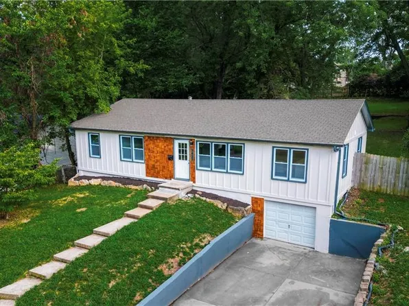 9425 E 67th Ter, Raytown, MO 64133