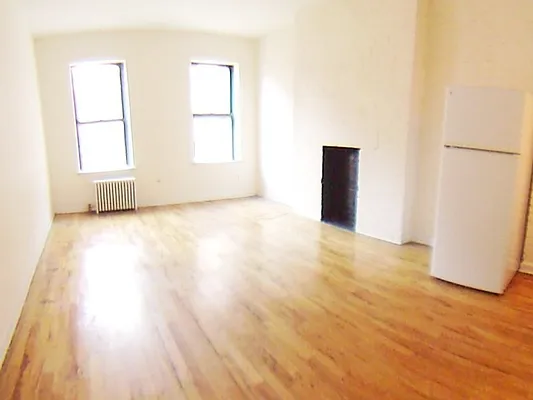 Rented by City Connections Realty | media 26