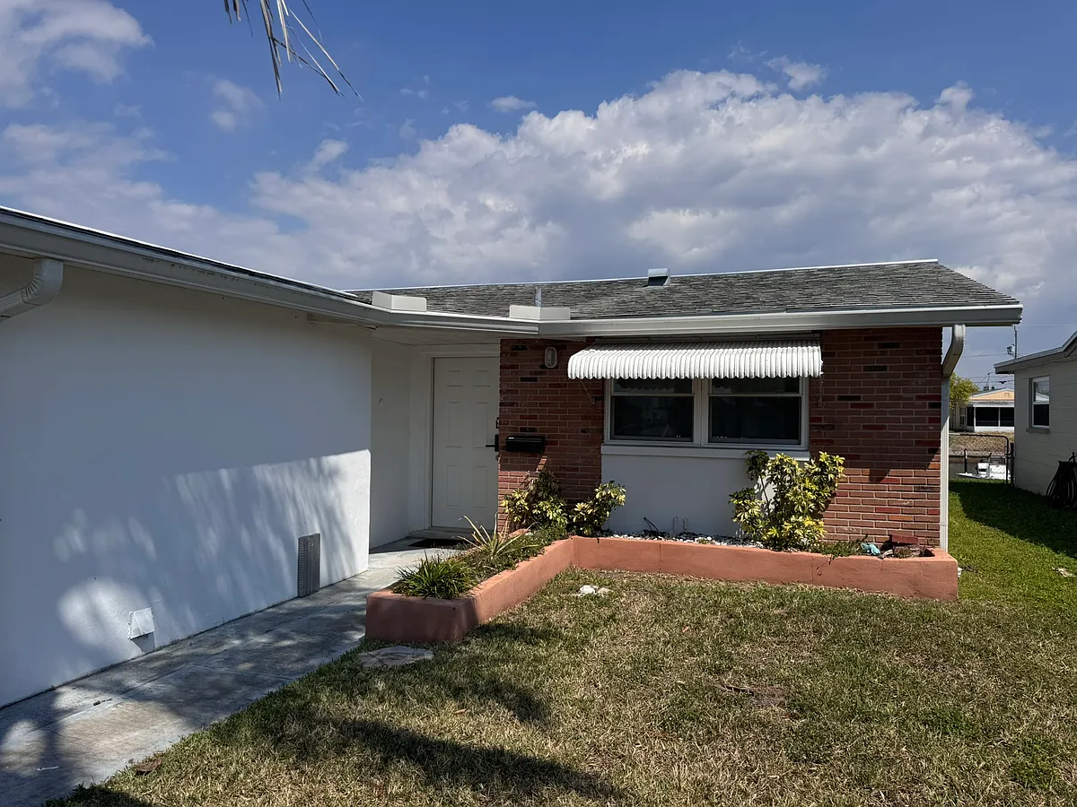 Building Photo - 5102 Blue Heron Dr