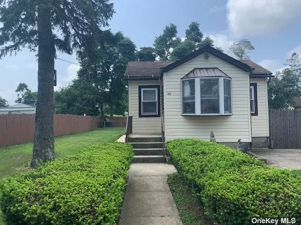 42 S 21st St, Wyandanch, NY 11798