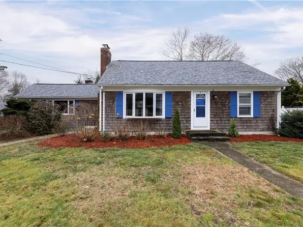 11 Tahena Dr, Warwick, RI 02818