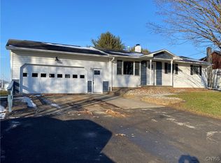 3299 Mohawk St, Sauquoit, NY 13456