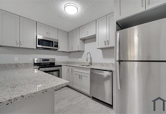 5th image of 3720 NE 41st St Unit A