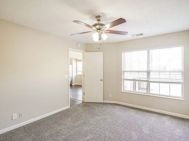 909 Bexhill Ct S — Photo 10
