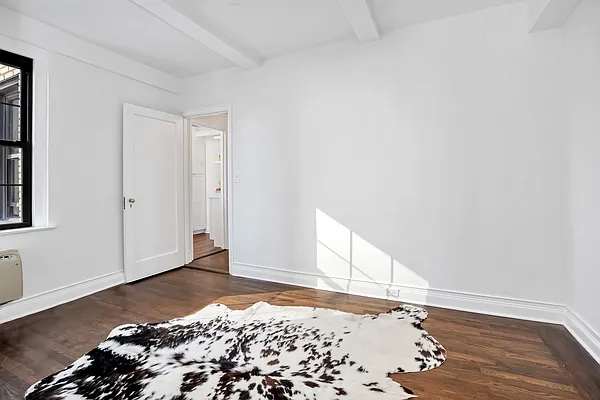 Sold by R New York | media 22