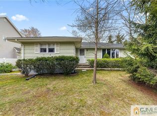 28 11th St, Monroe Township, NJ 08831