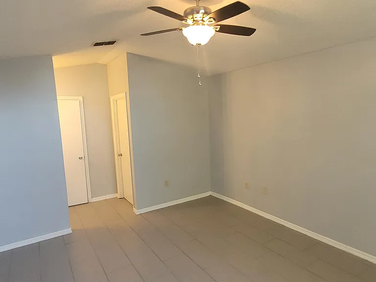 324 Clearwater Ln — Photo 5