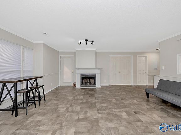 4th image of 5099 Seven Pine Cir #3