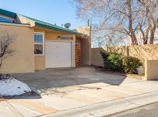 5604 Del Oeste Rd NW, Albuquerque, NM 87105