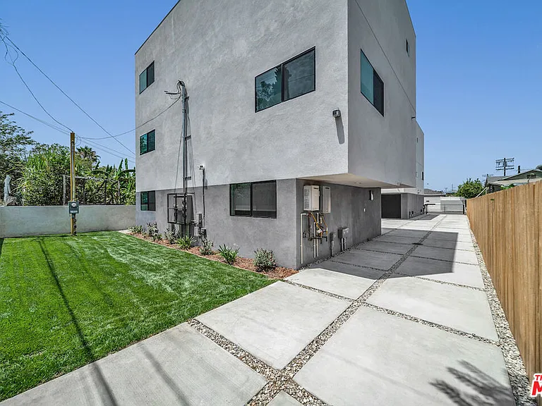 11524 Emelita St — Photo 14