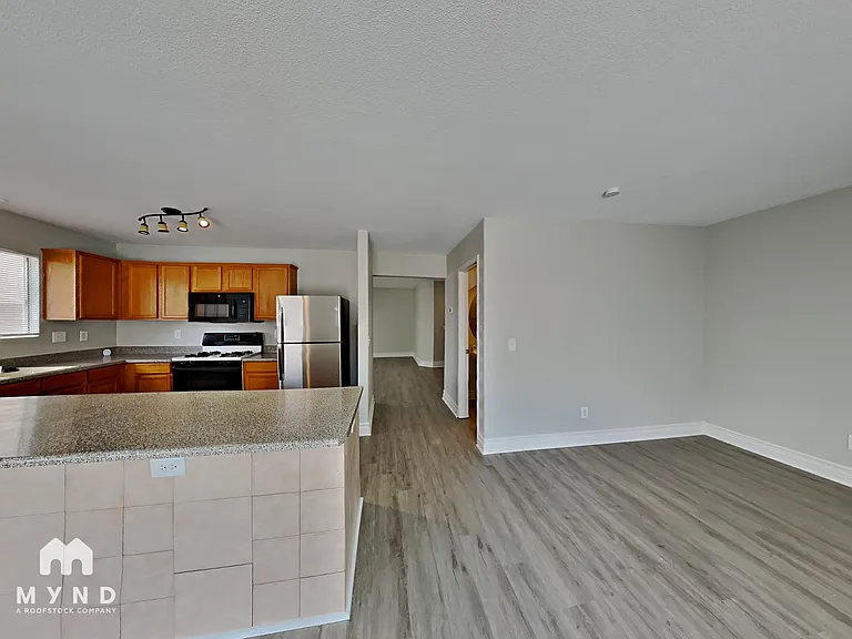 6271 Stone Hollow Ave — Photo 5