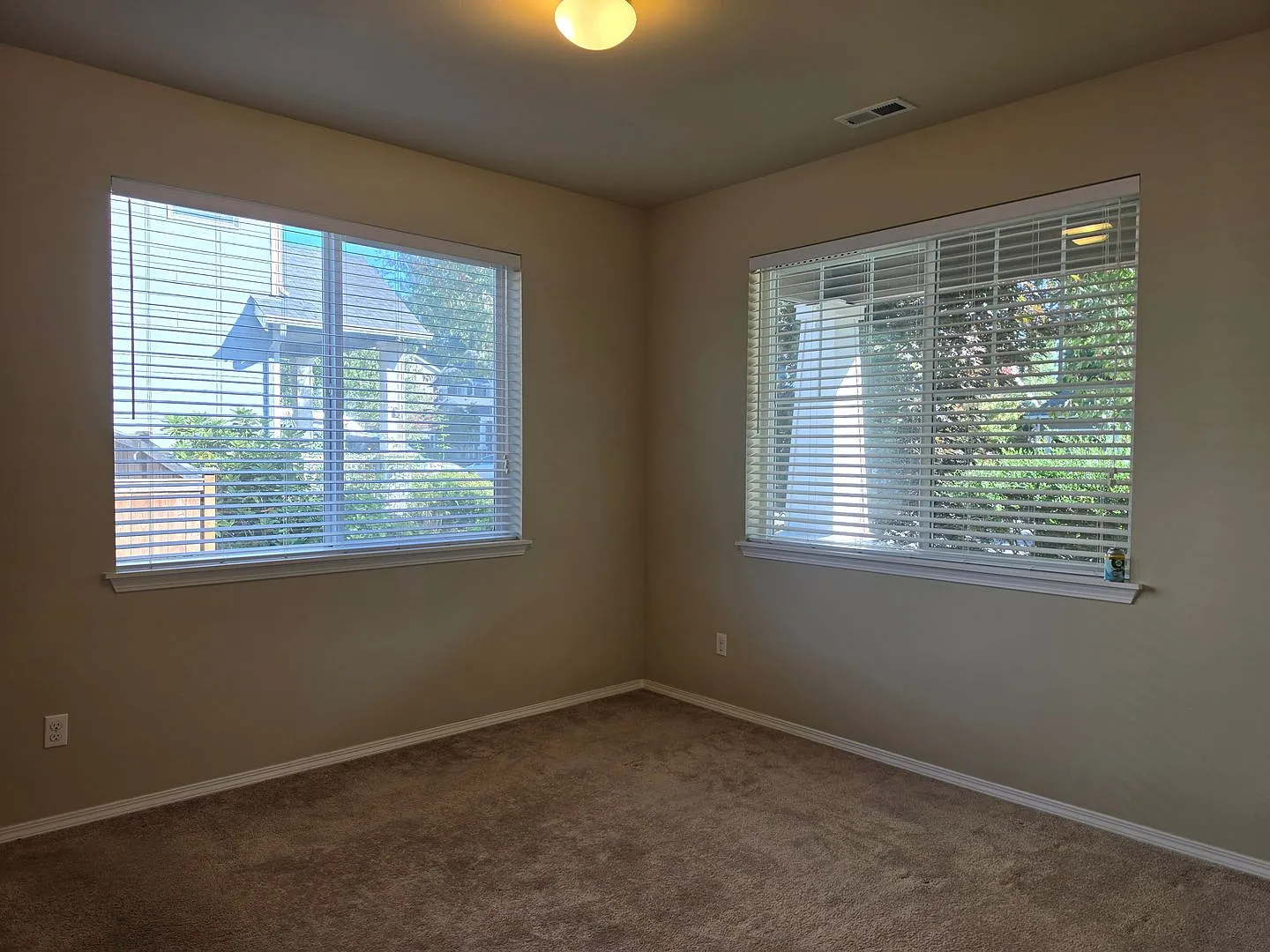 4 Bedroom Home in Liberty Hills! — Photo 4