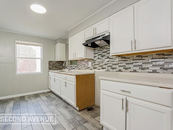 3rd image of 206 Escalon St
