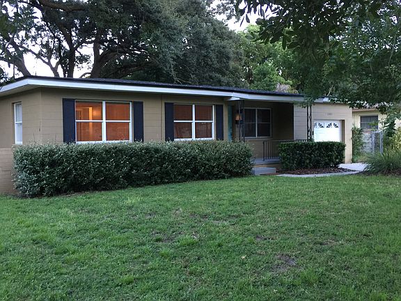 3rd image of 1301 Newcastle Dr
