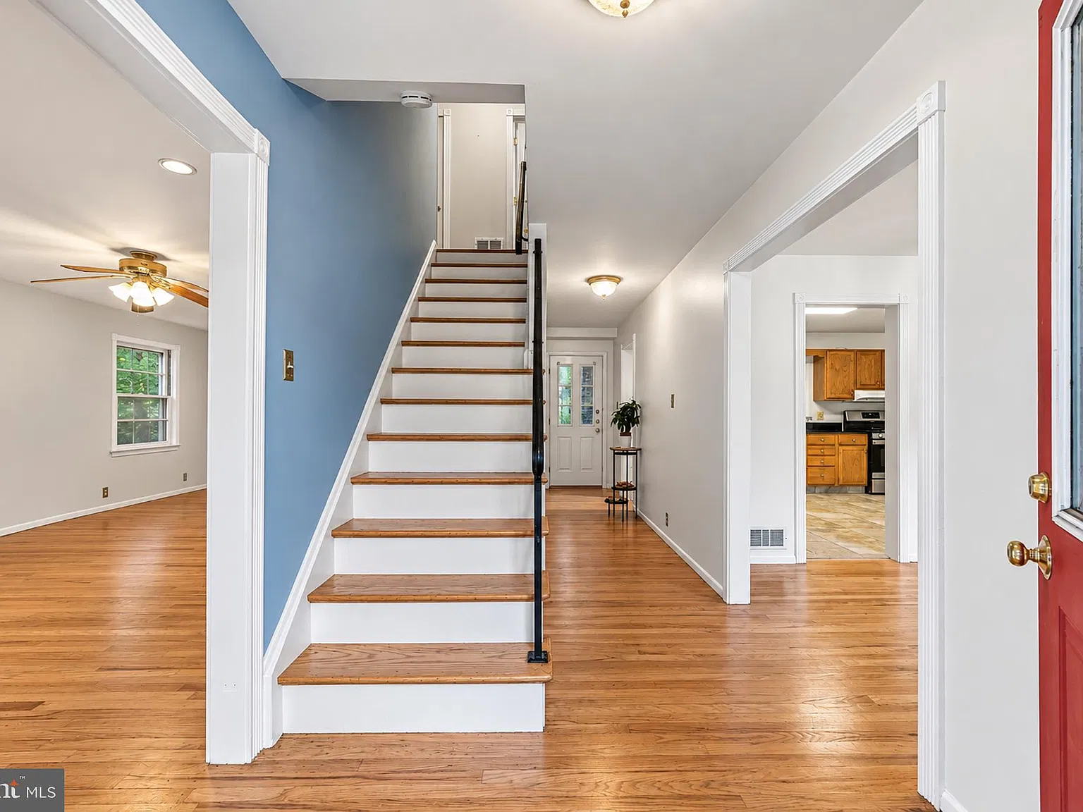 4 bed, 3.5 bath, 2281 sqft, $4,000 — Photo 3