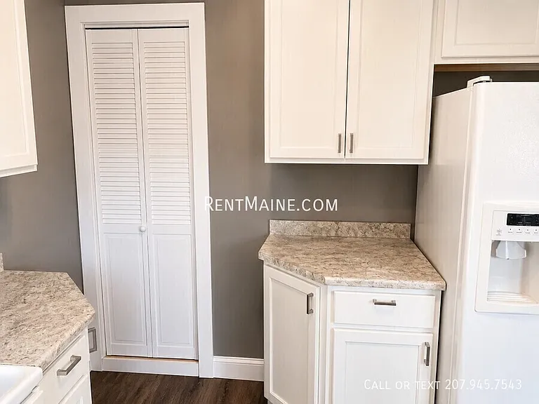 676 College Ave — Photo 6