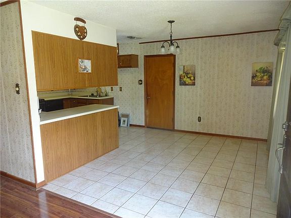 5th image of 1352 Redwood Dr